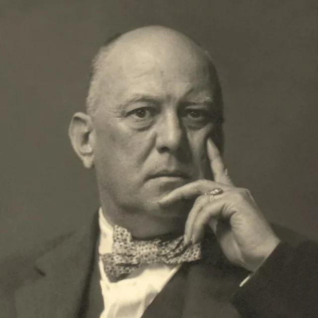 Fotoğraf: Aleister Crowley · Kamu malı